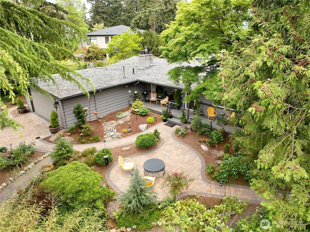 Photo of 2430 155th Place SE, Bellevue, WA 98007 (MLS # 2522119)