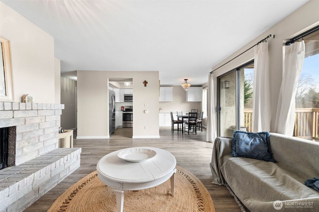 Photo of 1002 S 312th St #114, Federal Way, WA 98003 (MLS # 2504108)