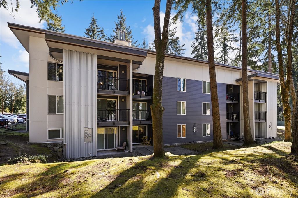 Photo of 14515 NE 32nd Street #H104, Bellevue, WA 98007 (MLS # 2503038)