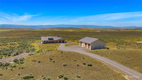 Photo of 1560 Sage Hills Drive, Ellensburg, WA 98926 (MLS # 2498494)