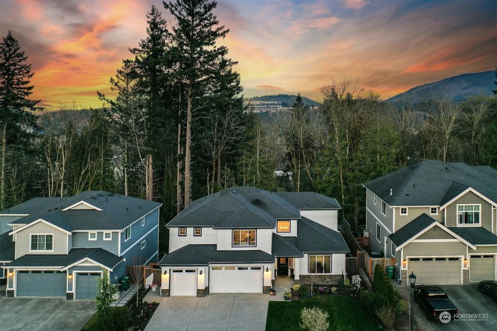 Photo of 928 10th Place NW, Issaquah, WA 98027 (MLS # 2214561)
