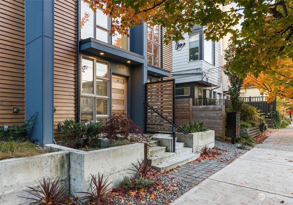 Photo of 4308 26th Avenue SW #H, Seattle, WA 98106 (MLS # 2014428)
