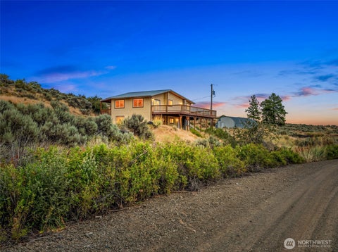 Photo of 612 Rd S SW, East Wenatchee, WA 98802 (MLS # 2554473)