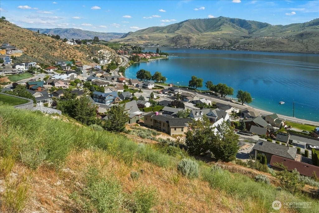 Photo of 128 Crystal Crest Drive, Chelan, WA 98816 (MLS # 2533626)