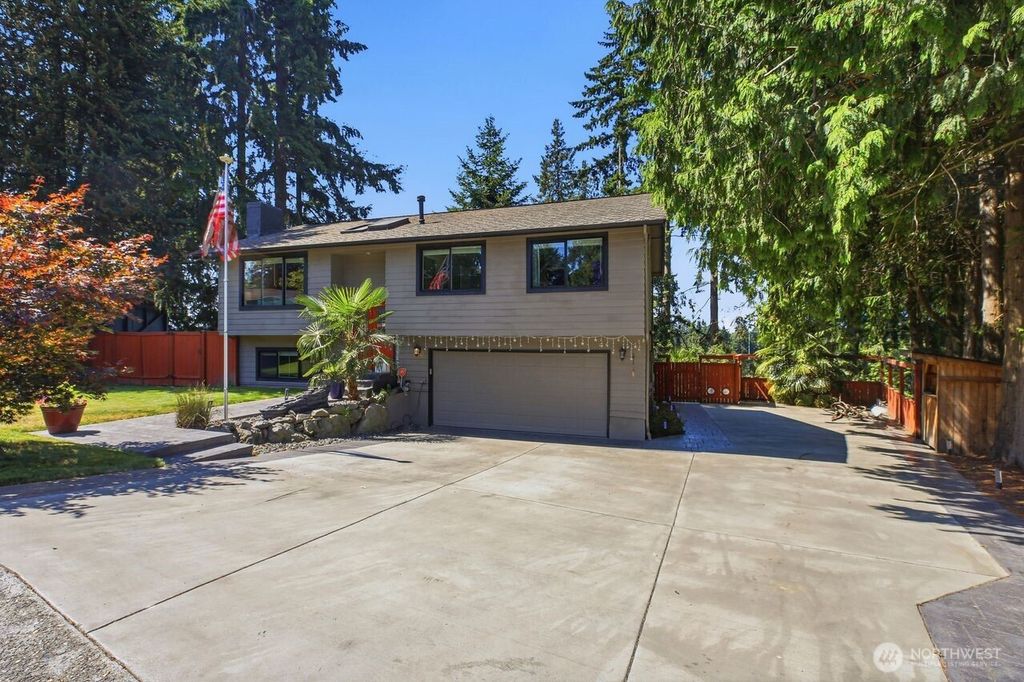 Photo of 13305 115th Avenue NE, Kirkland, WA 98034 (MLS # 2554848)