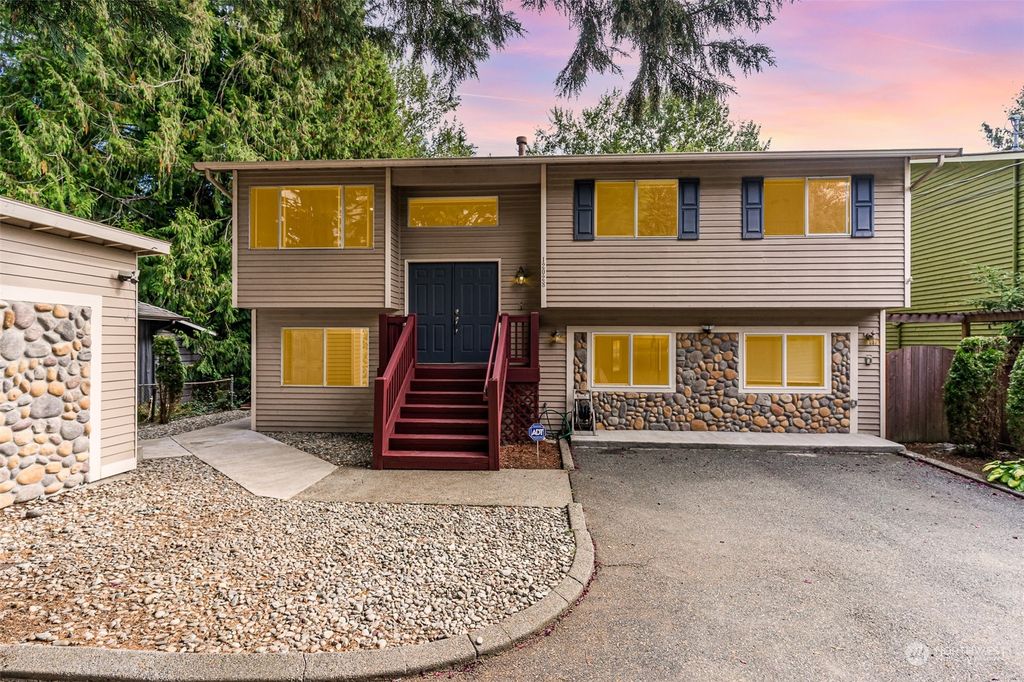 Photo of 12028 25th Avenue NE, Seattle, WA 98125 (MLS # 2163830)