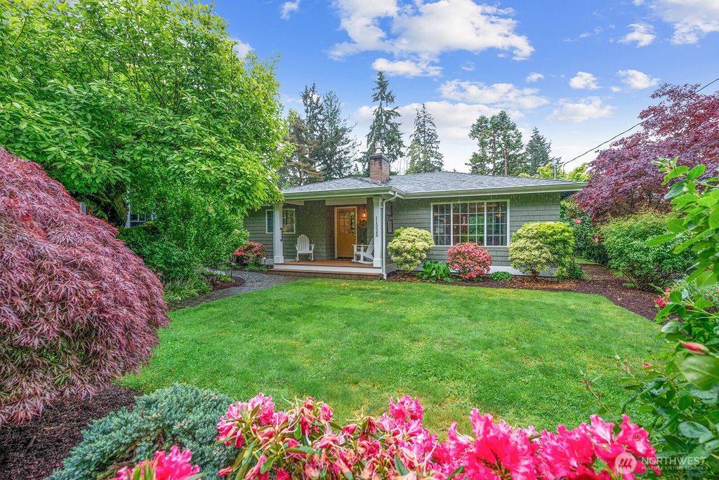 Photo of 11225 NE 53rd Street, Kirkland, WA 98033 (MLS # 2524933)