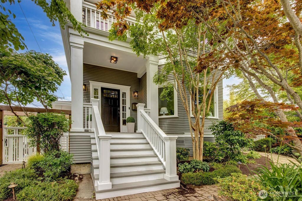 Photo of 310 W Garfield Street, Seattle, WA 98119 (MLS # 2548969)
