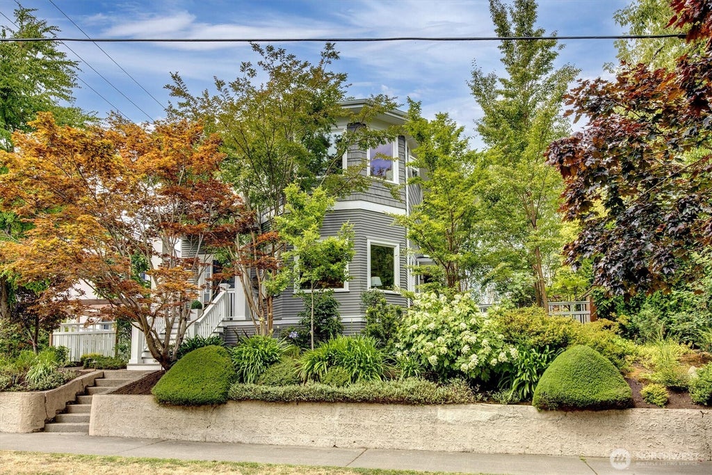 Photo of 310 W Garfield Street, Seattle, WA 98119 (MLS # 2548969)