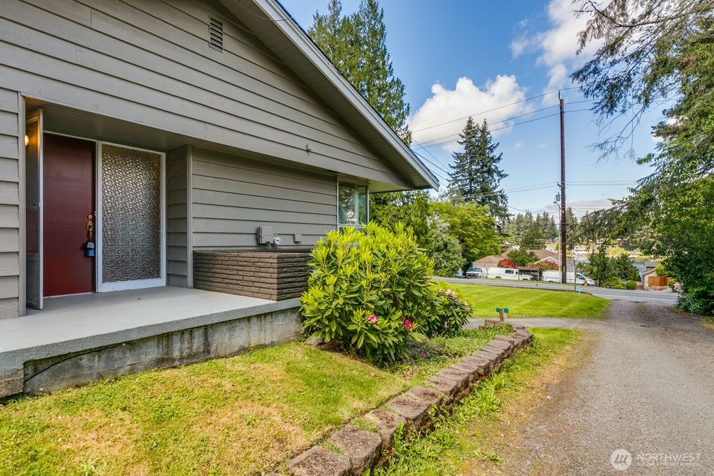 Photo of 3822 Shelby Road, Lynnwood, WA 98087 (MLS # 2522378)