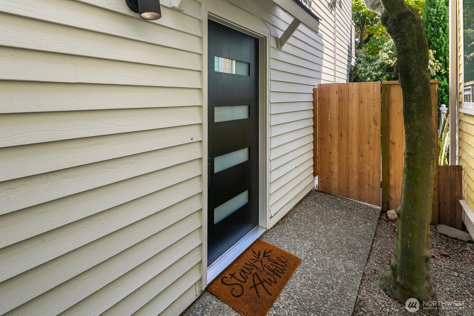 1514 Nob Hill Avenue N