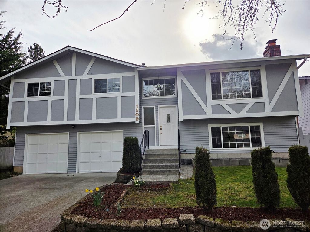 Photo of 1509 Index Avenue SE, Renton, WA 98058 (MLS # 2345255)