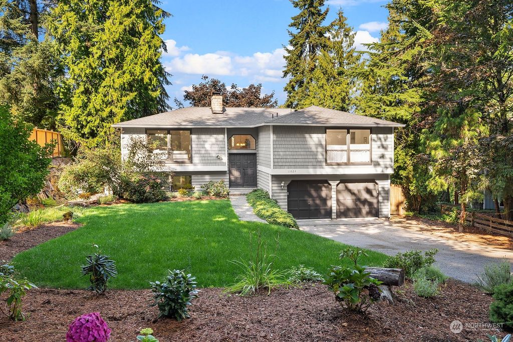 Photo of 11824 NE 103rd Place, Kirkland, WA 98033 (MLS # 2313159)