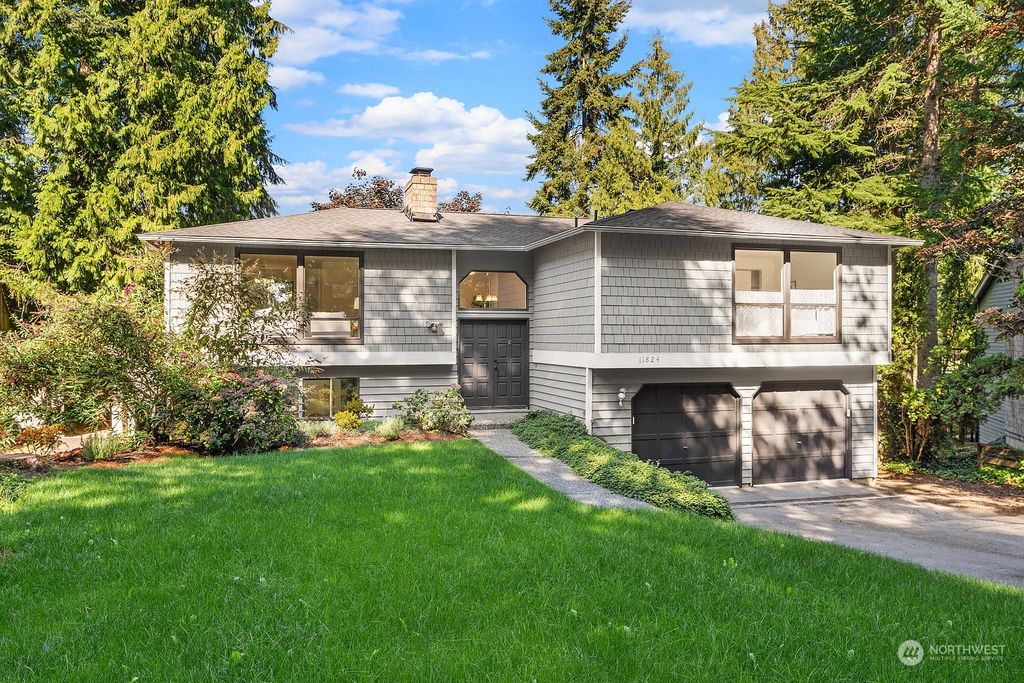 Photo of 11824 NE 103rd Place, Kirkland, WA 98033 (MLS # 2313159)