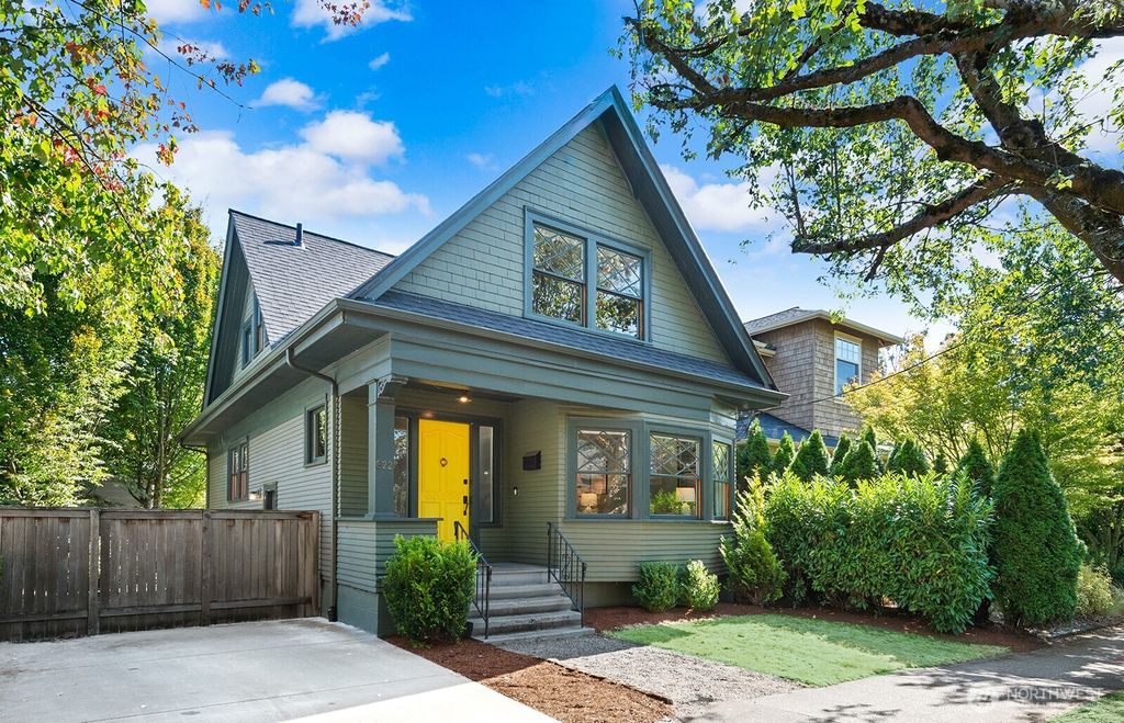 Photo of 822 24th Avenue, Seattle, WA 98122 (MLS # 2436028)