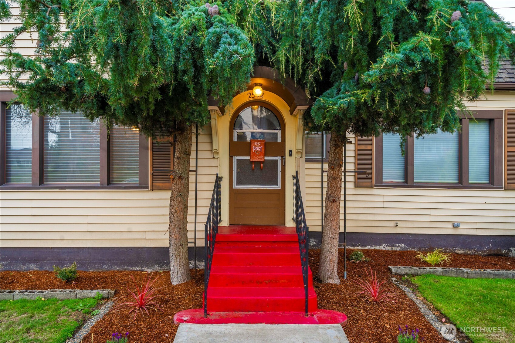 2542 S Cushman Avenue