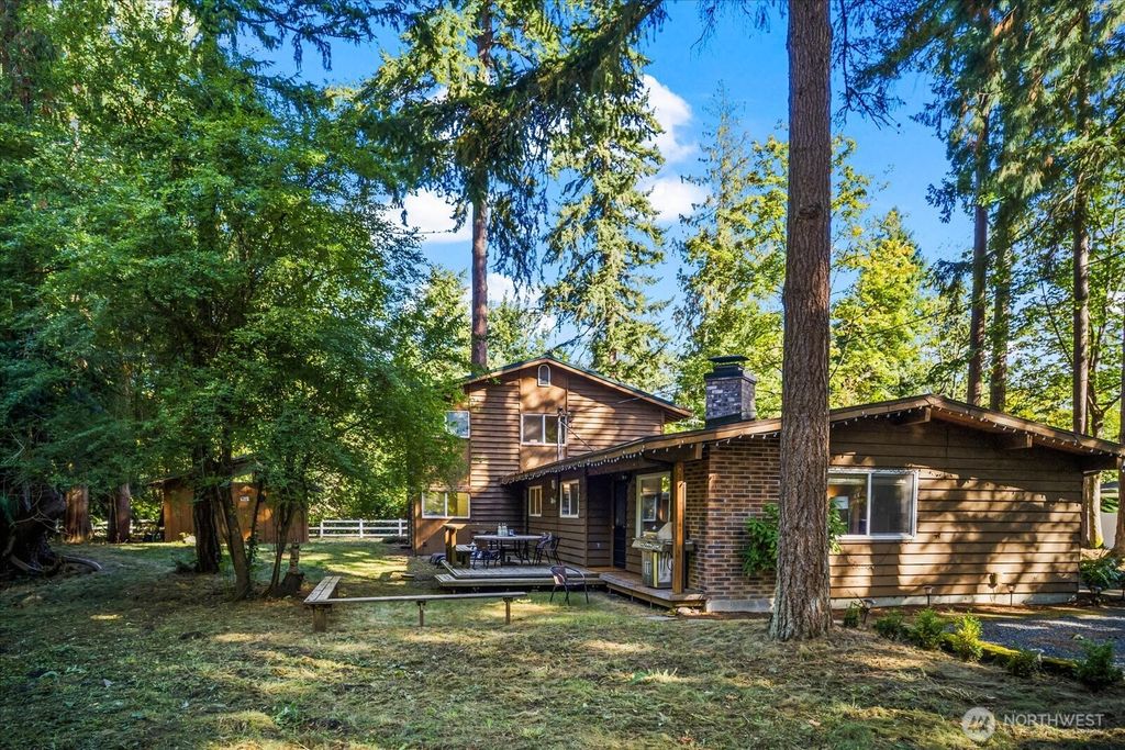 Photo of 1910 220th Avenue SE, Sammamish, WA 98075 (MLS # 2441713)