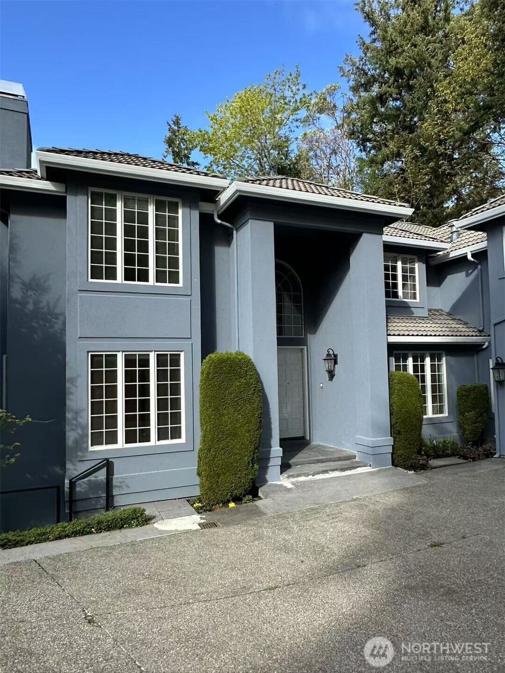 Photo of 5015 136th Place Se Pl SE, Bellevue, WA 98006 (MLS # 2348245)