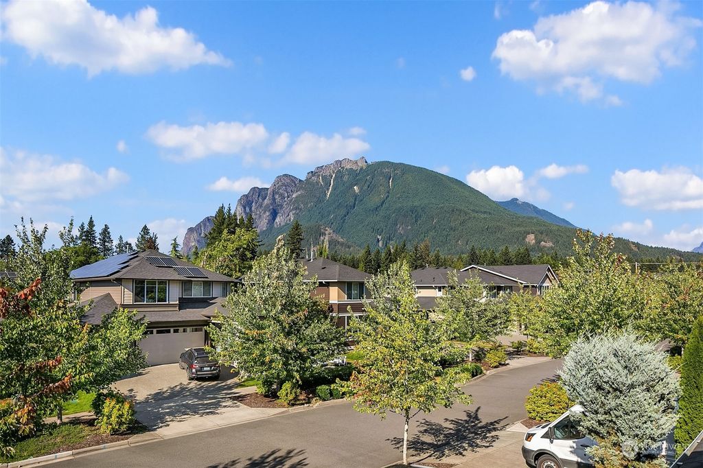 Photo of 733 SE 11th Street, North Bend, WA 98045 (MLS # 2152344)