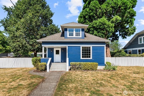 Photo of 1722 Franklin Street, Enumclaw, WA 98022 (MLS # 2555122)