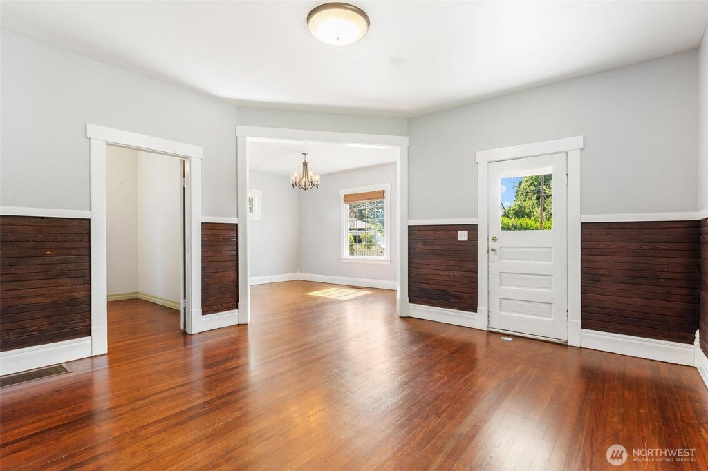 Photo of 1722 Franklin Street, Enumclaw, WA 98022 (MLS # 2555122)