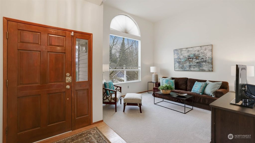 Photo of 24520 SE 44th Street, Sammamish, WA 98029 (MLS # 2040646)