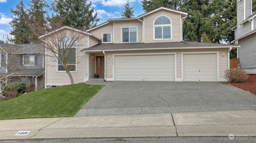 Photo of 24520 SE 44th Street, Sammamish, WA 98029 (MLS # 2040646)
