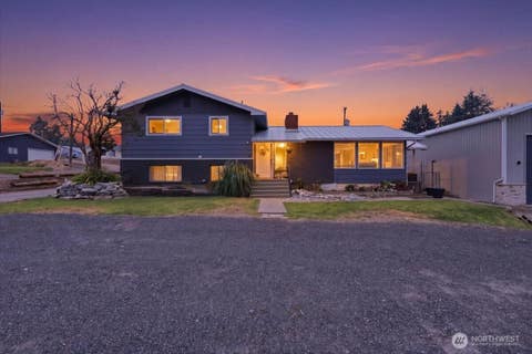 Photo of 17 Hillcrest Avenue, Electric City, WA 99123 (MLS # 2557281)