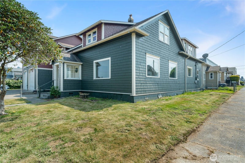 801 E 2nd Street