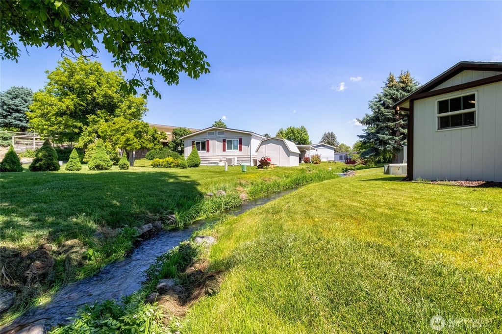 Photo of 921 SE Scenic View Drive, College Place, WA 99324 (MLS # 2528162)