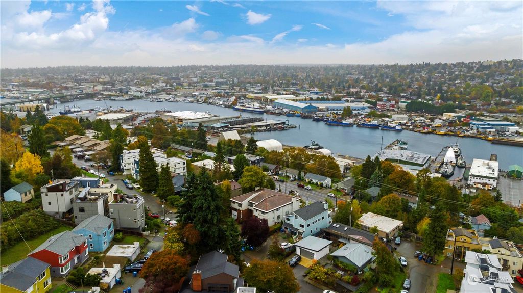 Photo of 818 W Emerson Street, Seattle, WA 98119 (MLS # 2184693)