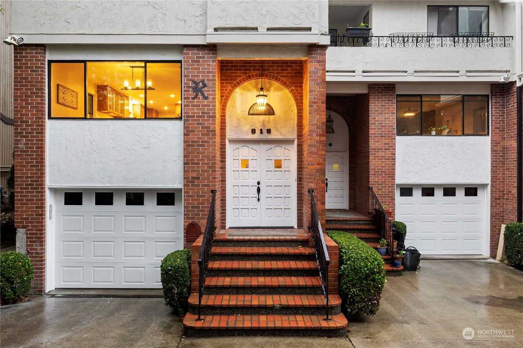 Photo of 818 W Emerson Street, Seattle, WA 98119 (MLS # 2184693)