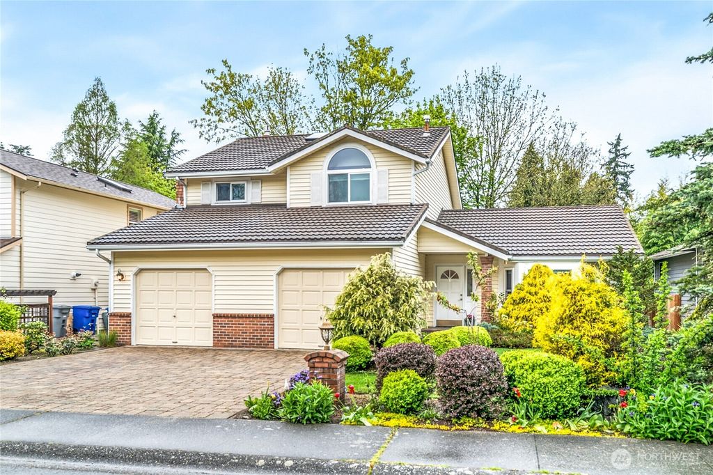 Photo of 7116 NE 168TH St St, Kenmore, WA 98028 (MLS # 2508885)