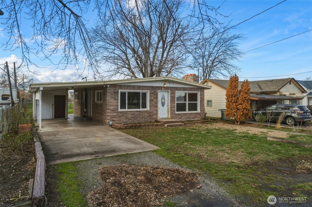 Photo of 917 Parallel Street, Milton-Freewater, OR 97862 (MLS # 2485767)