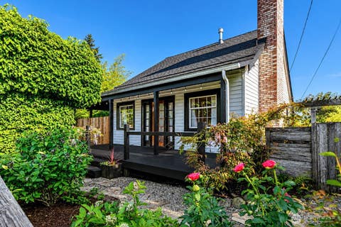 Photo of 2127 8th Street, Bremerton, WA 98312 (MLS # 2522241)