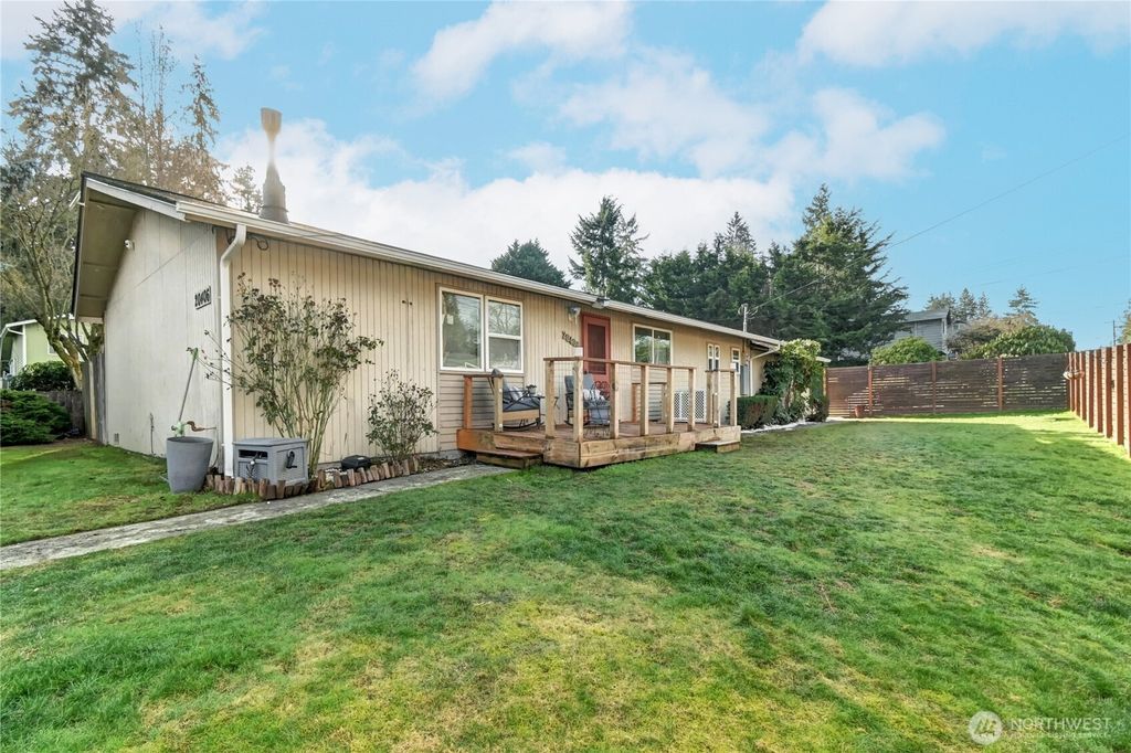 Photo of 20406 52nd Avenue W, Lynnwood, WA 98036 (MLS # 2472918)