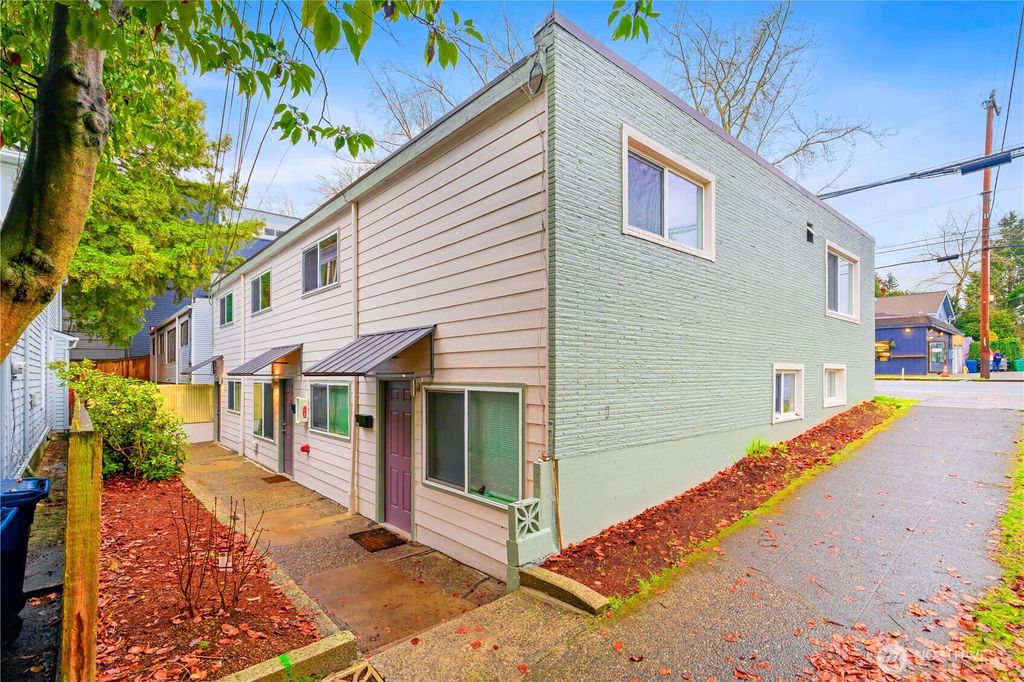 Photo of 7618 Greenwood Avenue N, Seattle, WA 98103 (MLS # 2509905)