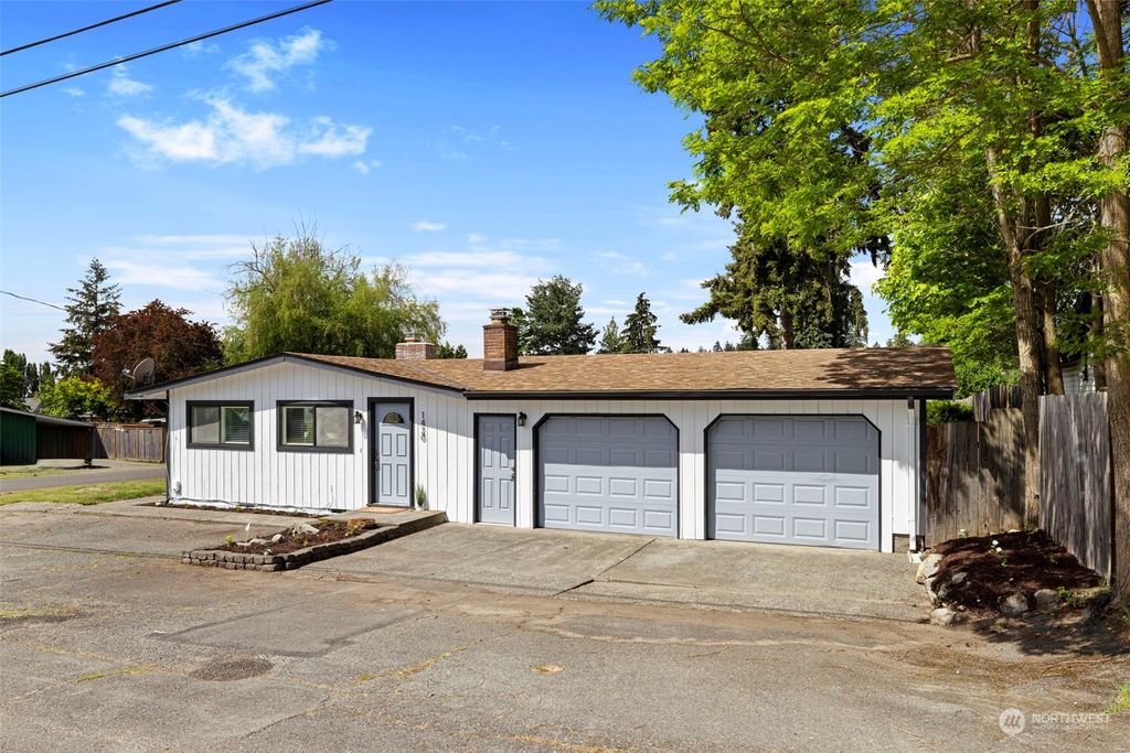 Photo of 1420 S 207th Street, SeaTac, WA 98198 (MLS # 2237365)