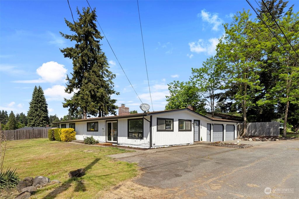 Photo of 1420 S 207th Street, SeaTac, WA 98198 (MLS # 2237365)