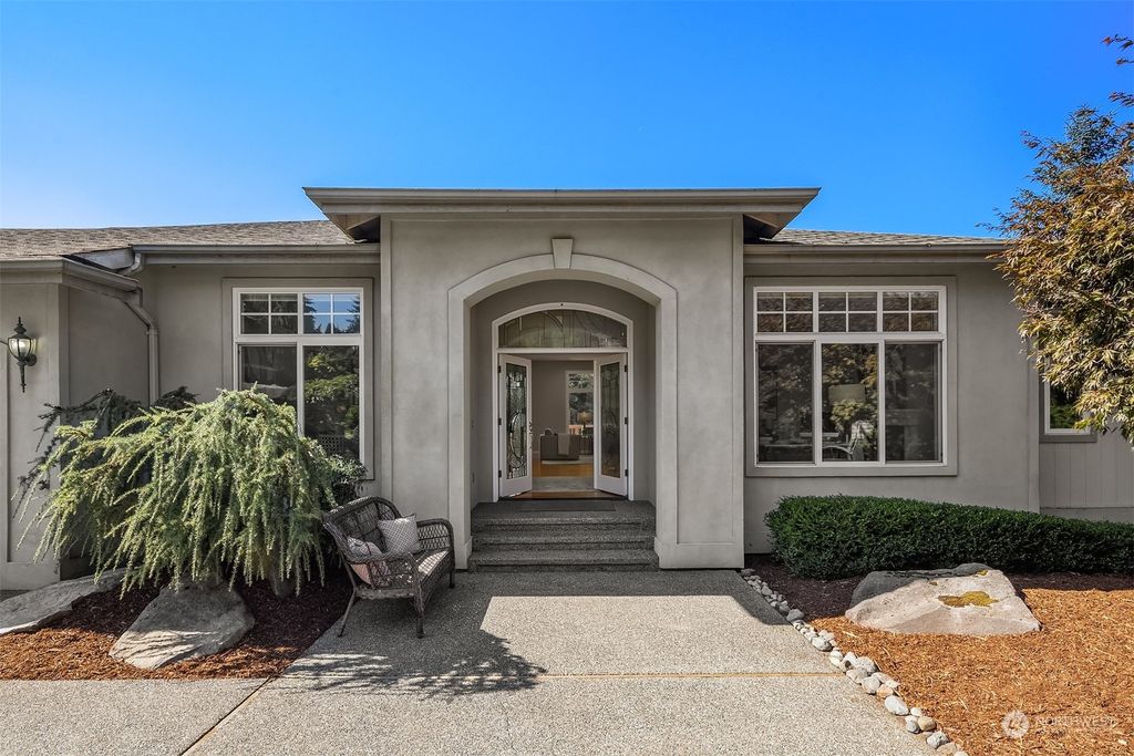 Photo of 5911 111th Place NE, Kirkland, WA 98033 (MLS # 1998678)