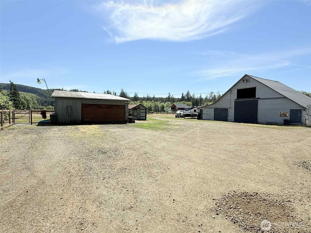 Photo of 15 S Heise Road, Elma, WA 98541 (MLS # 2483136)