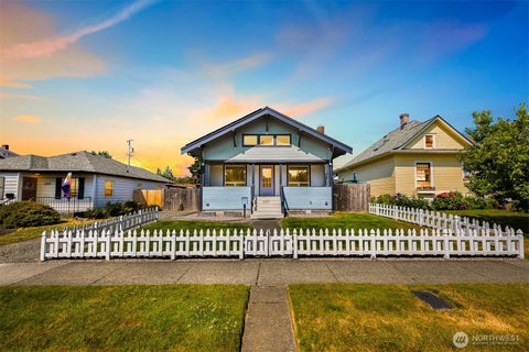 Photo of 2217 Lynn Street, Bellingham, WA 98225 (MLS # 2559749)