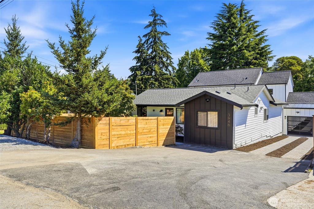 Photo of 5946 18th Avenue SW #1, Seattle, WA 98106 (MLS # 2556362)