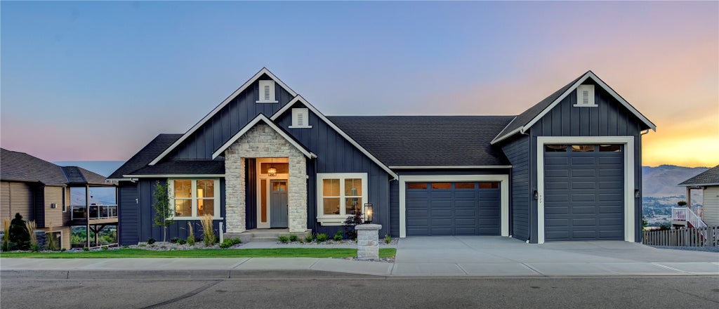 Photo of 922 Briarwood Drive, East Wenatchee, WA 98802 (MLS # 2598009)