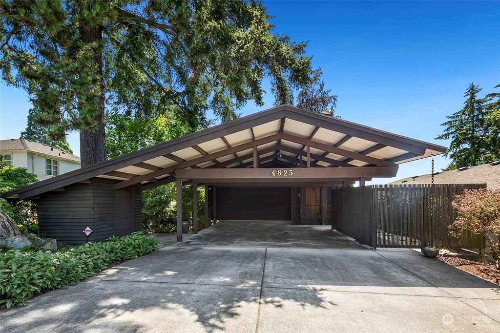 Photo of 4825 Stanford Avenue NE, Seattle, WA 98105 (MLS # 2273487)