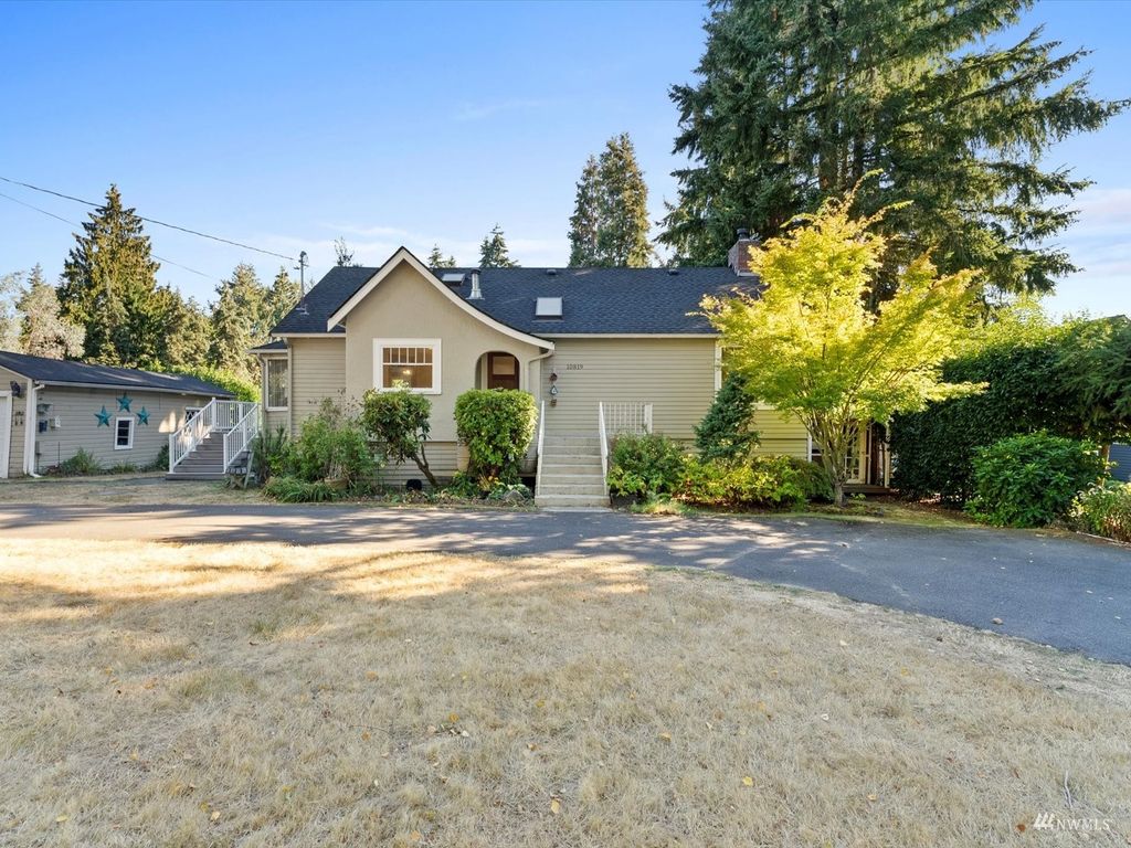 Photo of 10819 NE 112th Street, Kirkland, WA 98033 (MLS # 1994370)