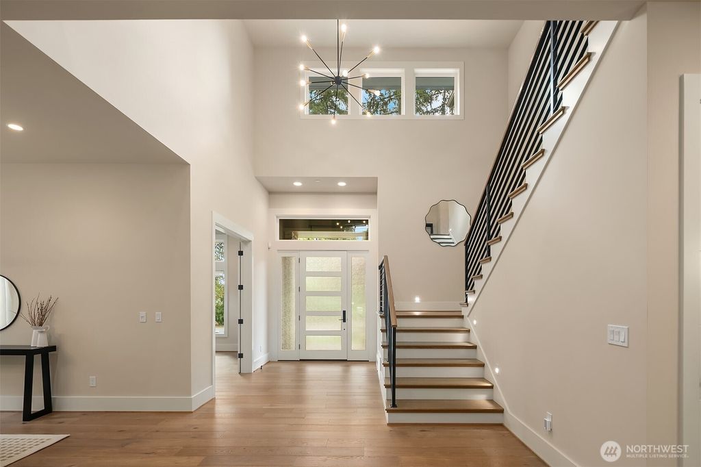 Photo of 2514 104th Avenue SE, Bellevue, WA 98004 (MLS # 2372195)