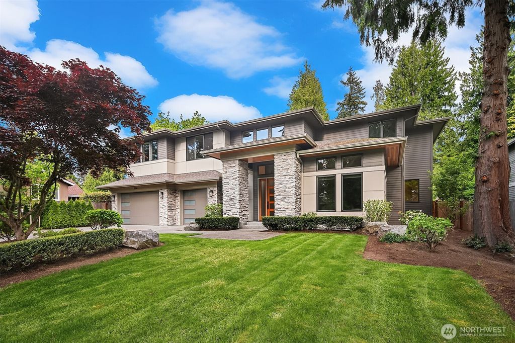 Photo of 2514 104th Avenue SE, Bellevue, WA 98004 (MLS # 2372195)