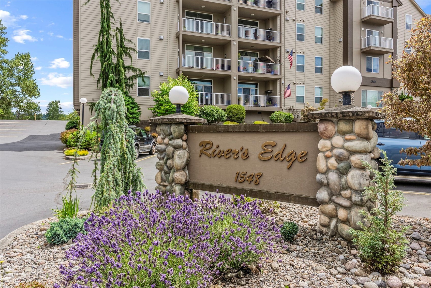 1548 RIver Road 102