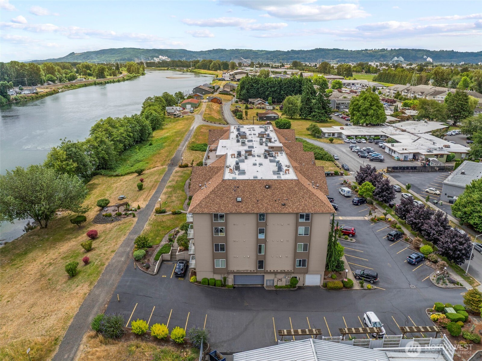 1548 RIver Road 102
